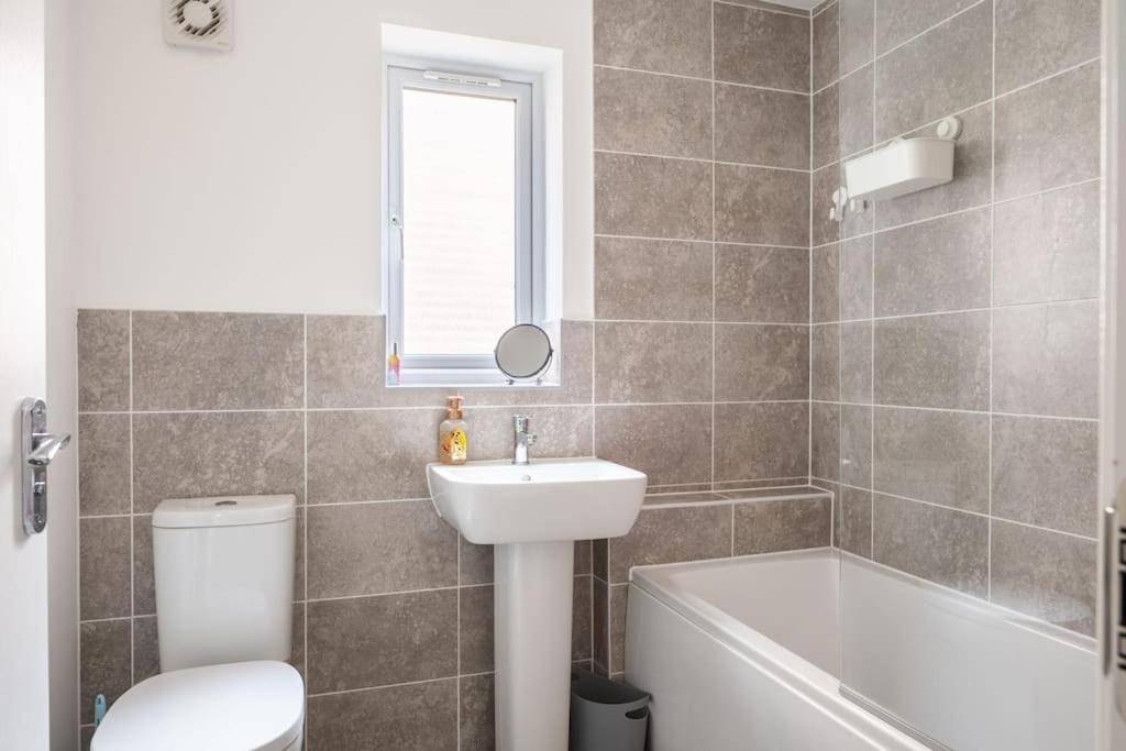 Cosy 3 Bed Near Beaches, Cardiff & Brecon Beacons Coity Dış mekan fotoğraf