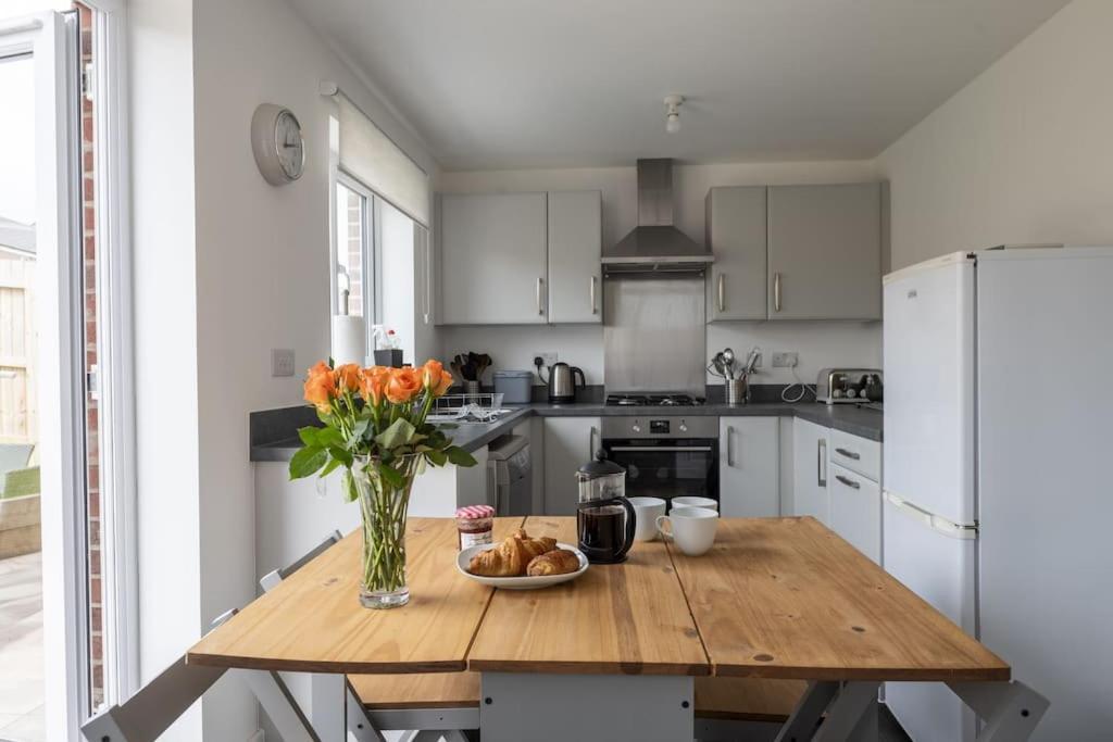Cosy 3 Bed Near Beaches, Cardiff & Brecon Beacons Coity Dış mekan fotoğraf
